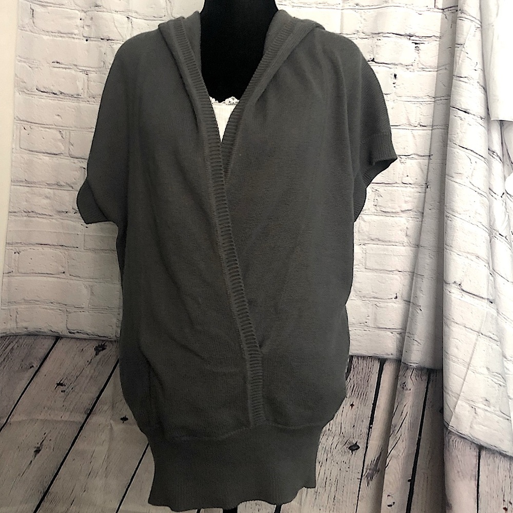 Vince Hooded Gray Sweater size Medium